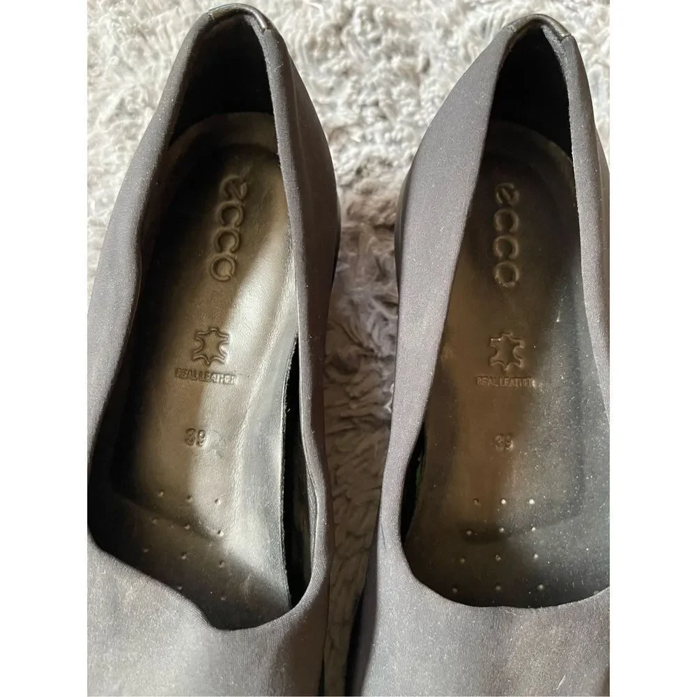 New Ecco womens stretch slip on wedge heels size 8‎